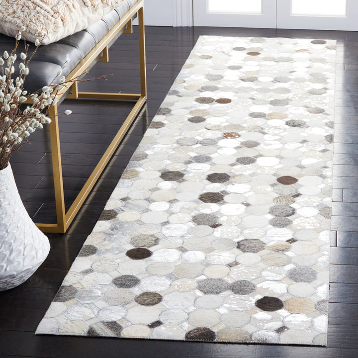 SAFAVIEH Studio Leather STL227F Ivory / Grey Rug Image 2