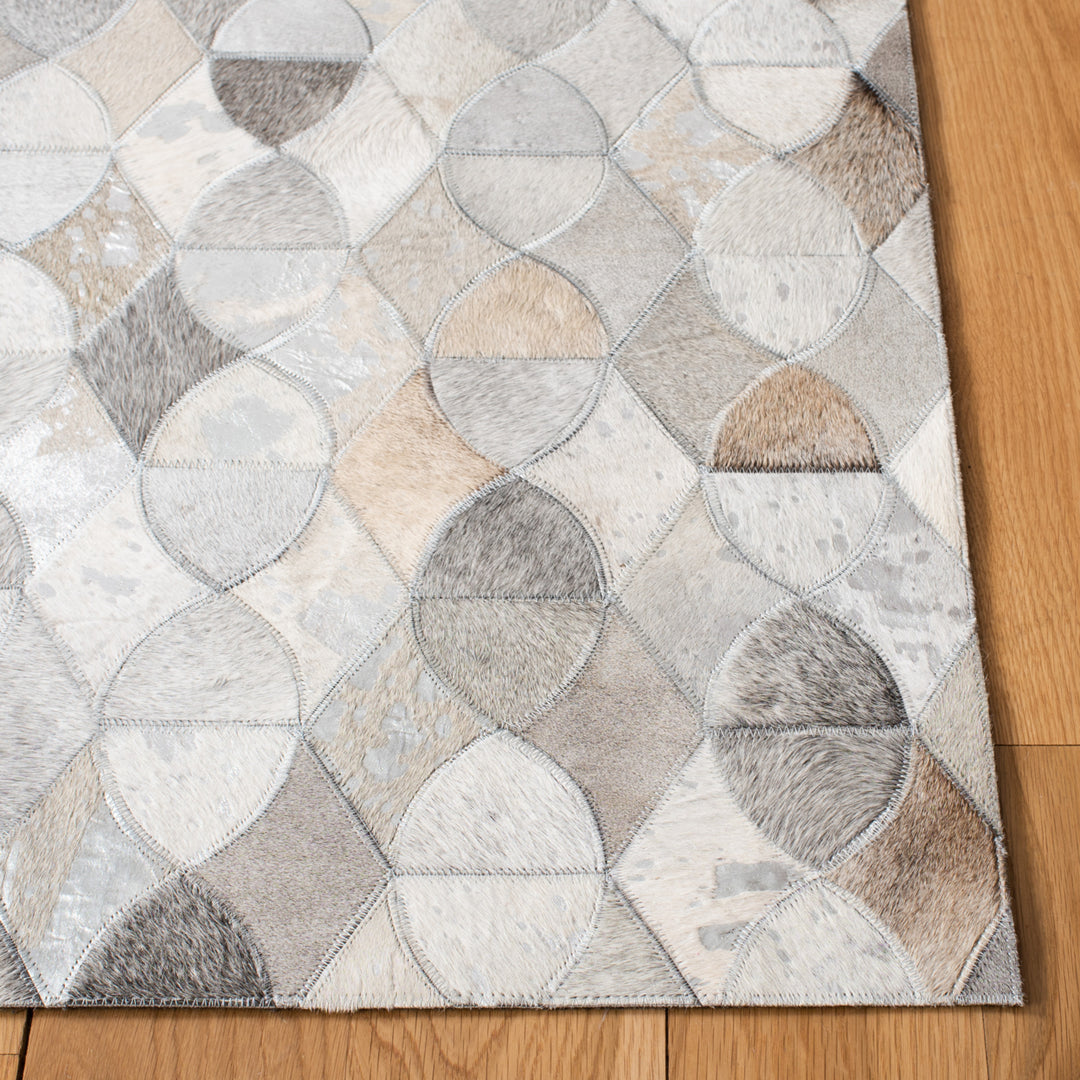 SAFAVIEH Studio Leather STL231F Ivory / Grey Rug Image 4