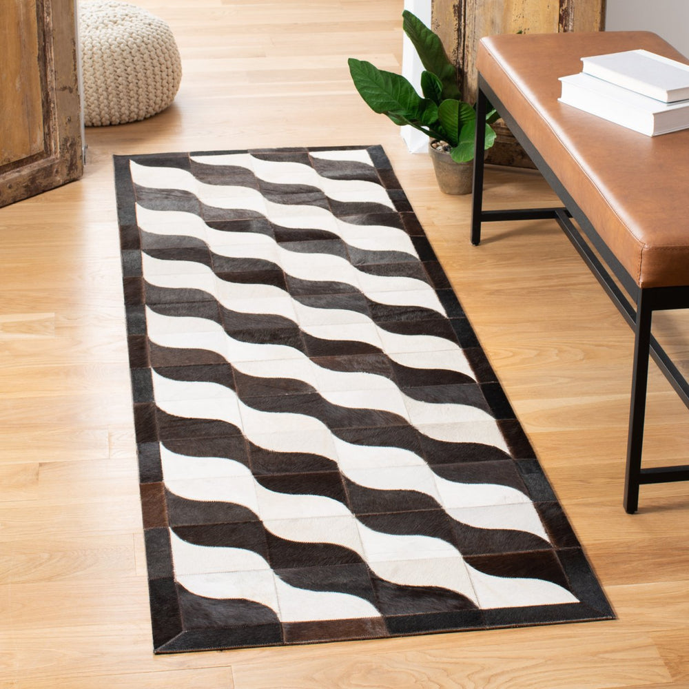 SAFAVIEH Studio Leather STL801Z Black / Ivory Rug Image 2