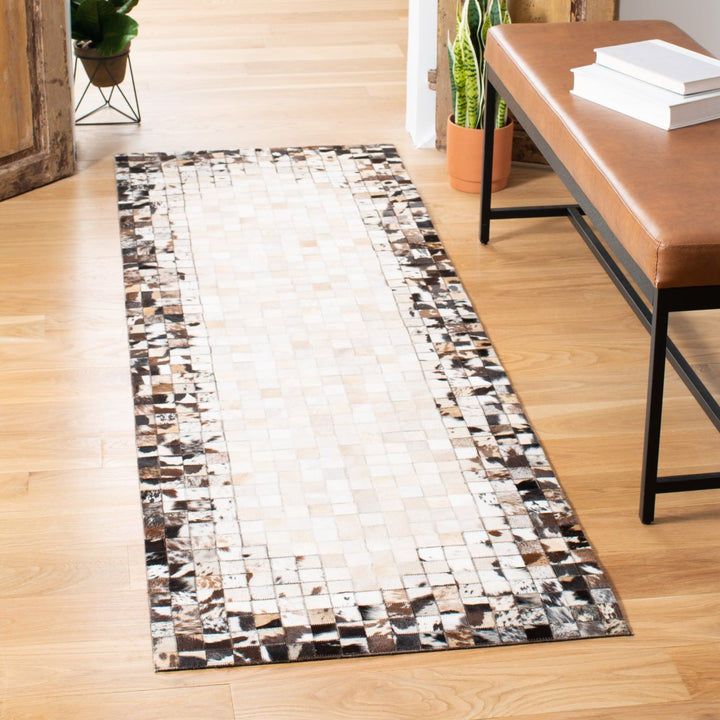 SAFAVIEH Studio Leather STL812B Beige / Brown Rug Image 2