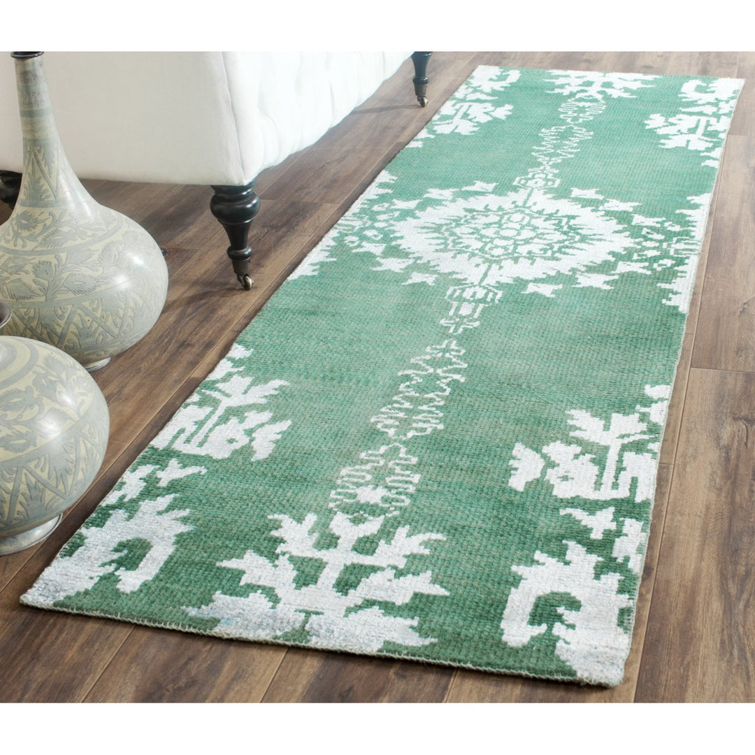 SAFAVIEH Stone Wash STW235D Hand-knotted Emerald Rug Image 2