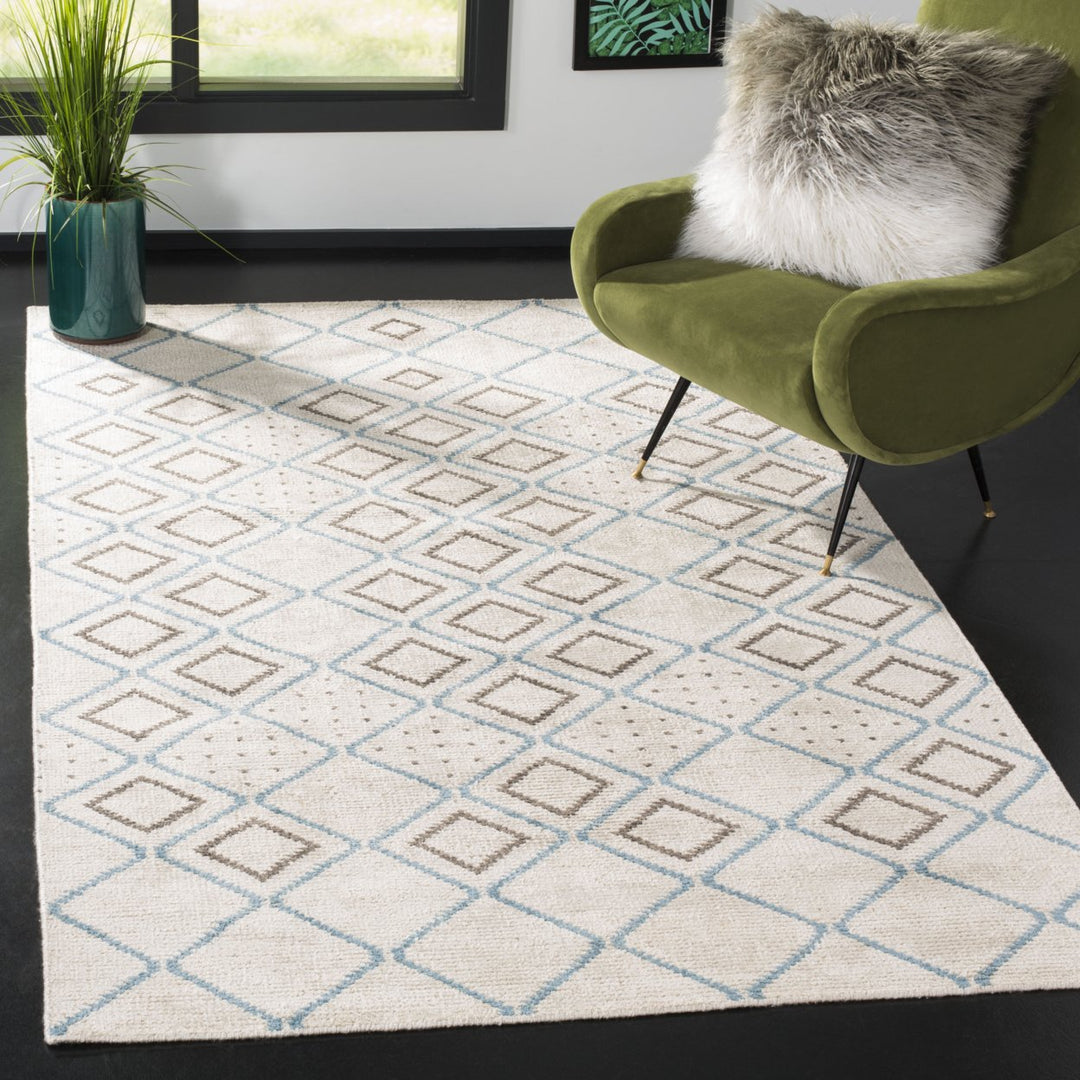 SAFAVIEH Stone Wash STW902A Silver / Blue Rug Image 1