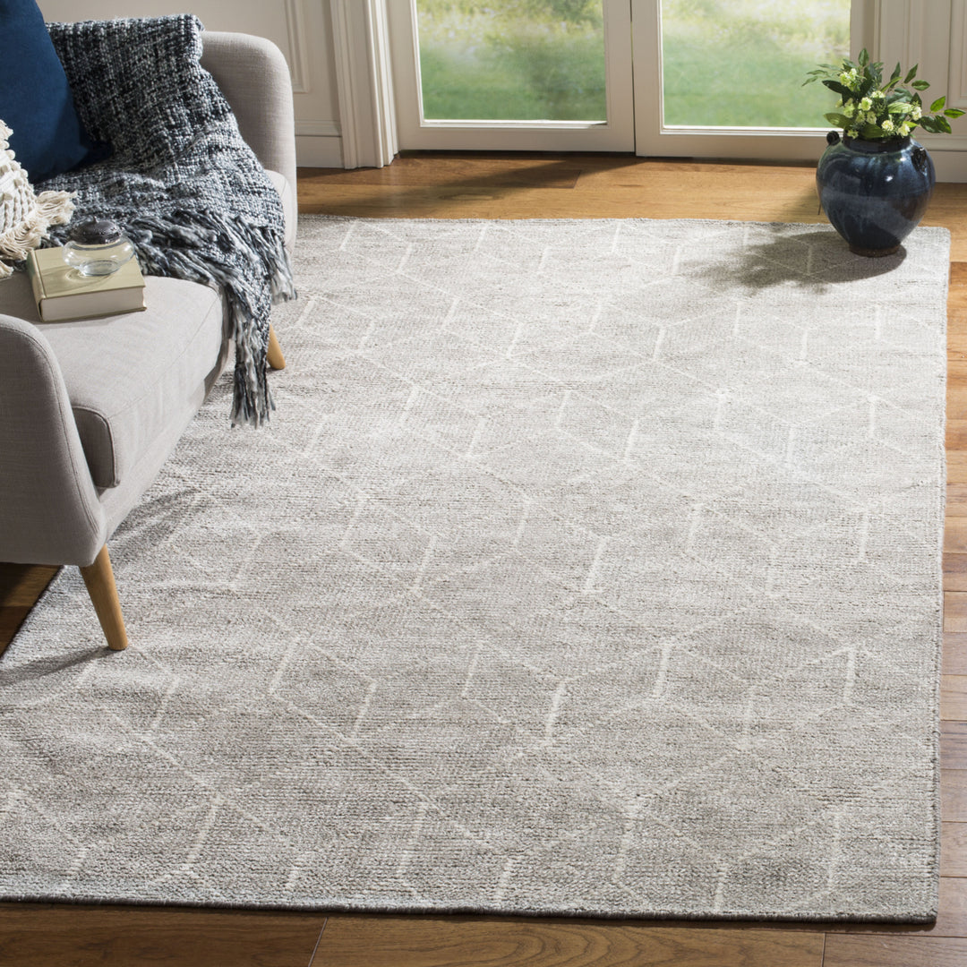 SAFAVIEH Stone Wash STW904A Hand-knotted Silver Rug Image 1