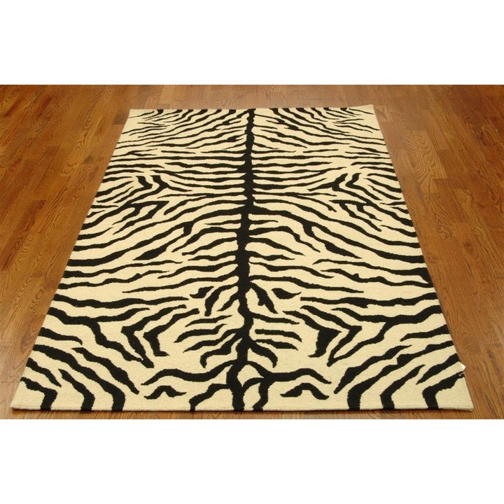 SAFAVIEH Sumak SUM540A Handmade Ivory / Black Rug Image 2