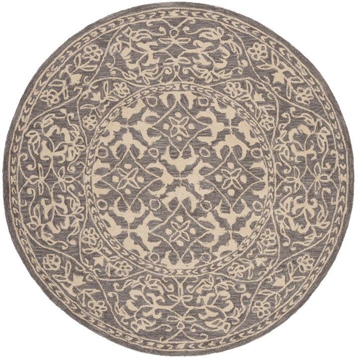 SAFAVIEH Suzani SZN101A Hand-hooked Grey / Beige Rug Image 4