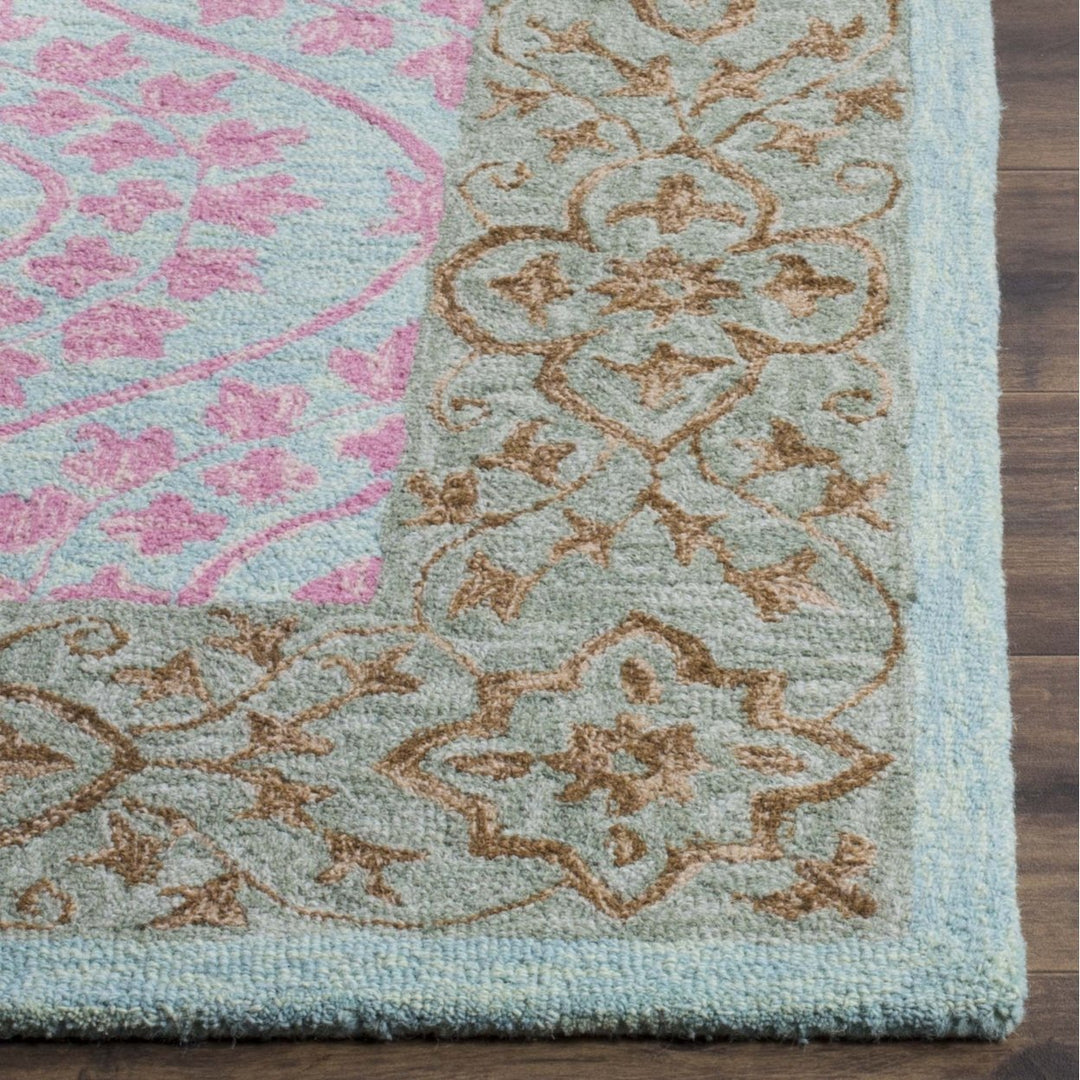 SAFAVIEH Suzani SZN103A Hand-hooked Taupe / Pink Rug Image 7