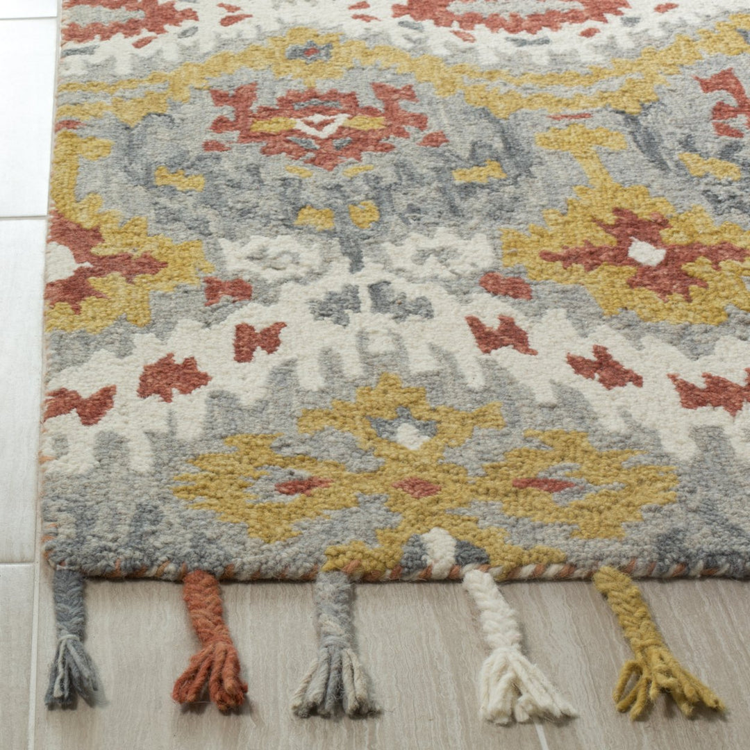 SAFAVIEH Suzani SZN202A Hand-hooked Grey / Gold Rug Image 4