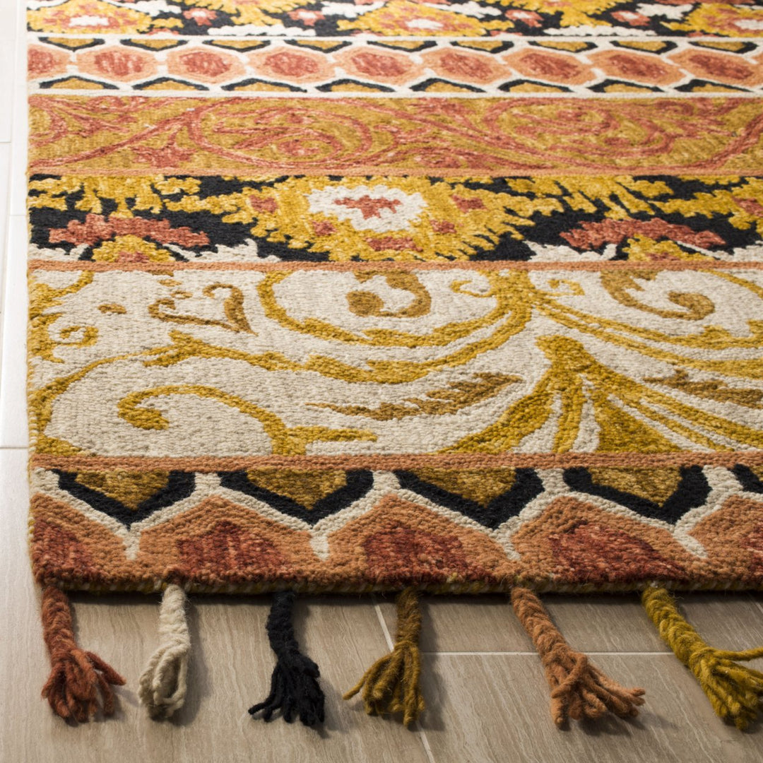 SAFAVIEH Suzani SZN203A Hand-hooked Rust / Gold Rug Image 4