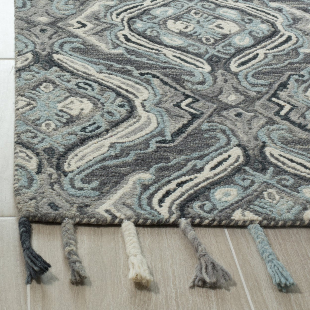 SAFAVIEH Suzani SZN206A Hand-hooked Grey /Light Blue Rug Image 4