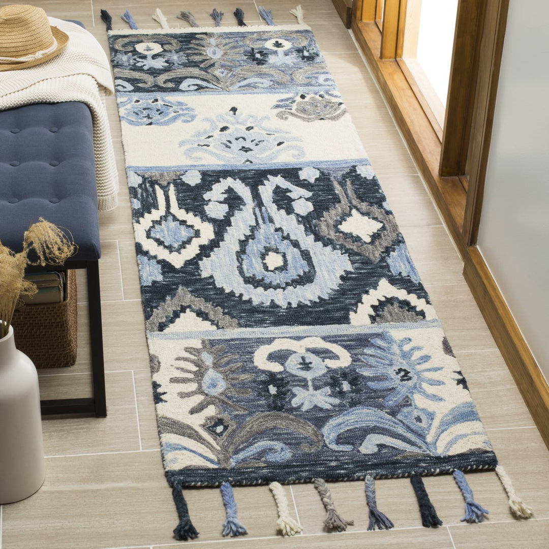 SAFAVIEH Suzani SZN208A Hand-hooked Blue / Ivory Rug Image 2