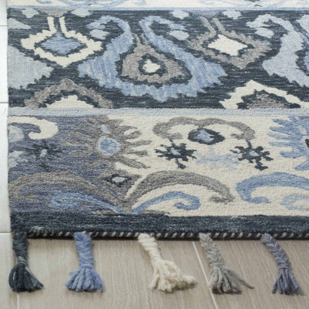 SAFAVIEH Suzani SZN208A Hand-hooked Blue / Ivory Rug Image 4