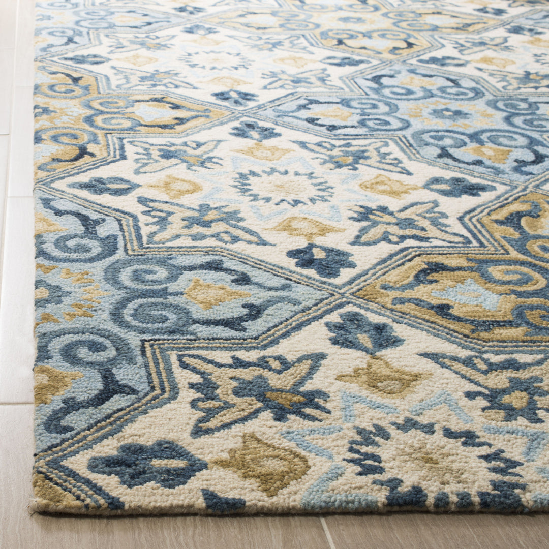 SAFAVIEH Suzani SZN380A Hand-hooked Ivory / Blue Rug Image 4