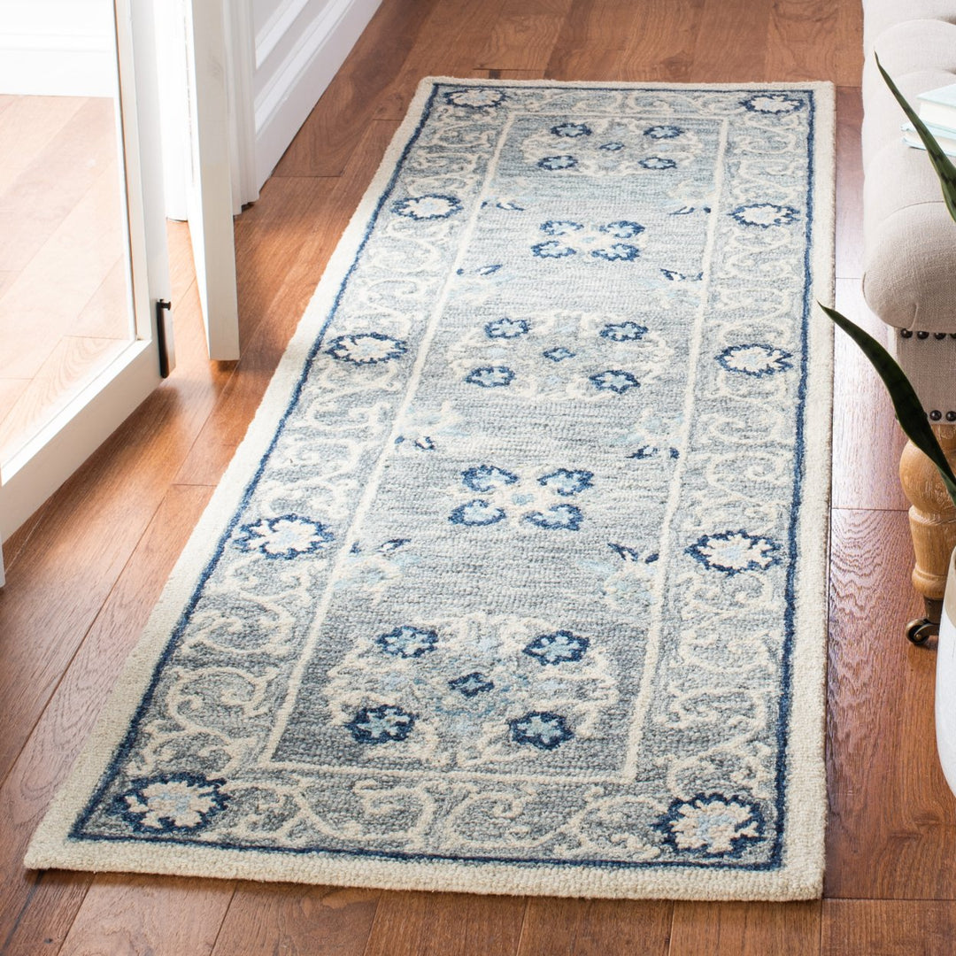 SAFAVIEH Suzani SZN504F Handmade Grey / Ivory Rug Image 3