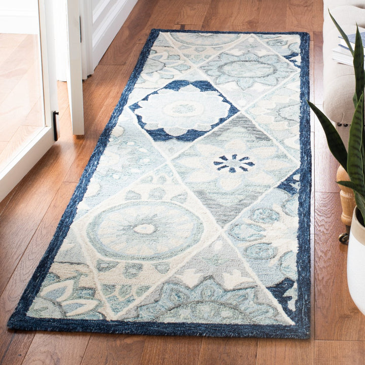 SAFAVIEH Suzani SZN502M Handmade Blue / Ivory Rug Image 3