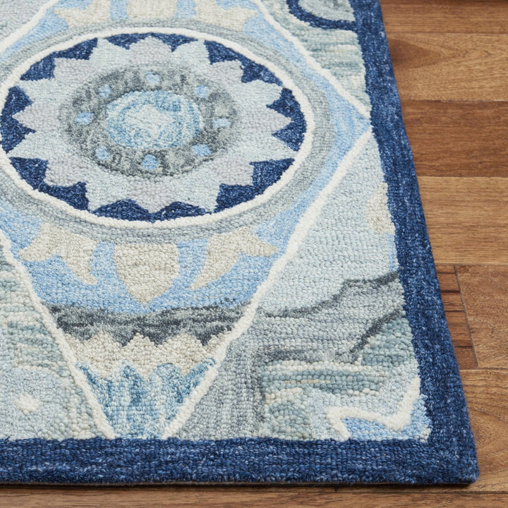 SAFAVIEH Suzani SZN502M Handmade Blue / Ivory Rug Image 7