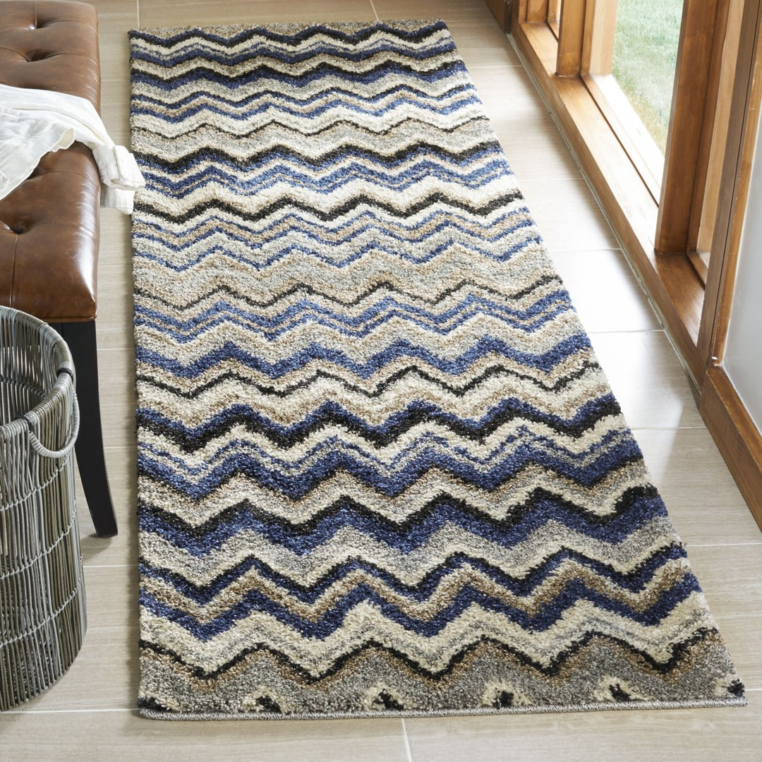 SAFAVIEH Tahoe Collection TAH477D Grey / Light Blue Rug Image 2