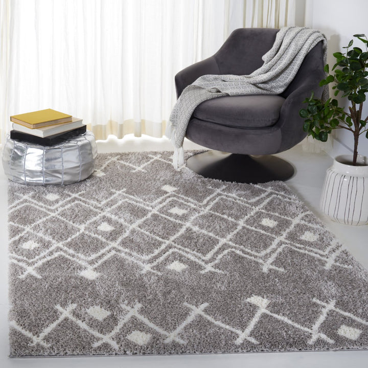 SAFAVIEH Tahoe Shag Collection THO664B Grey / White Rug Image 1