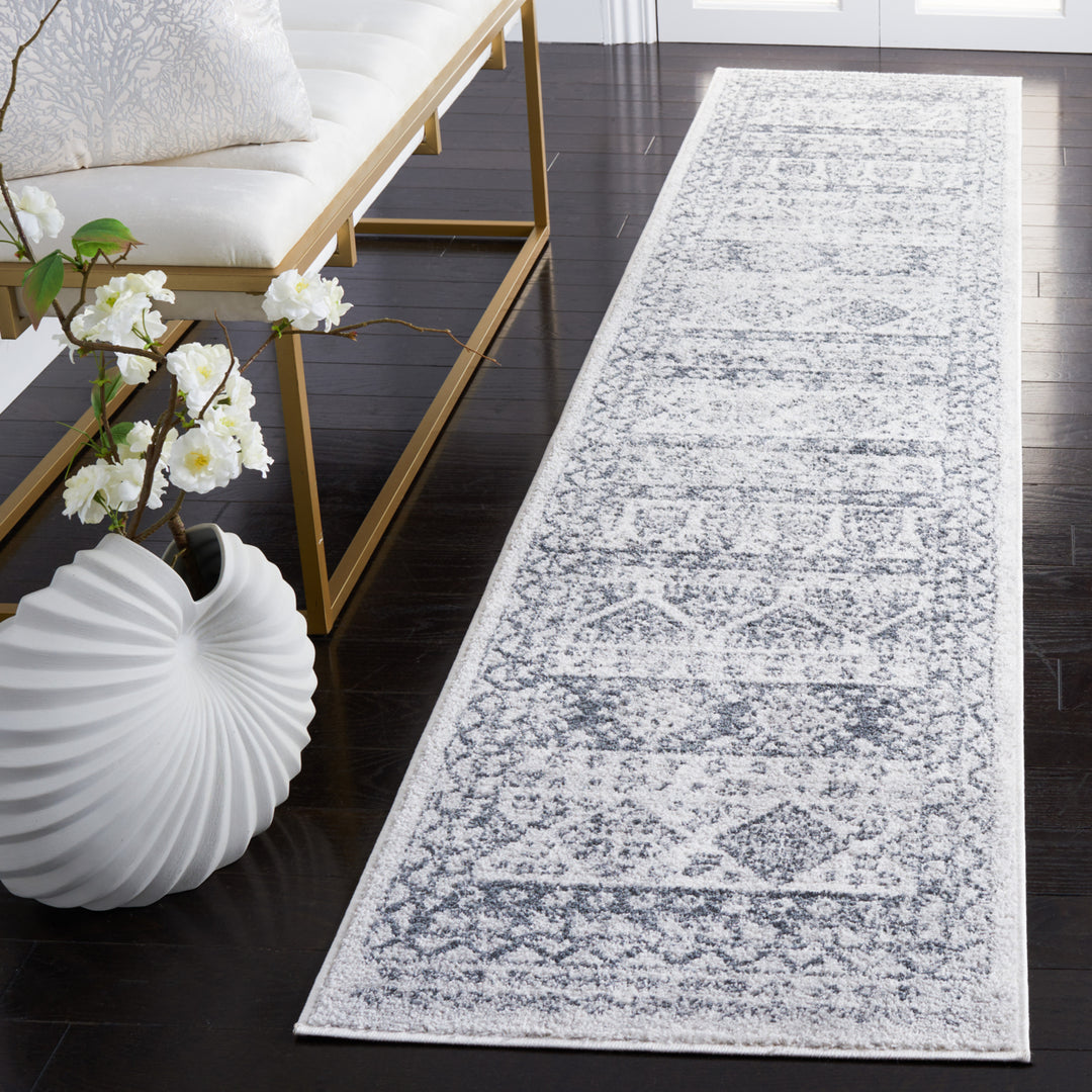 SAFAVIEH Toscana Collection TOS662F Grey / Ivory Rug Image 3