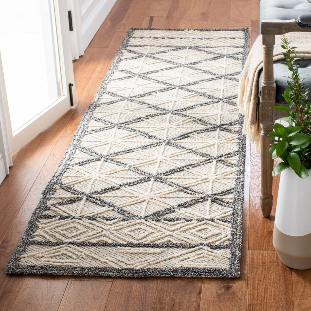 SAFAVIEH Trace TRC222F Handmade Grey / Beige Rug Image 2