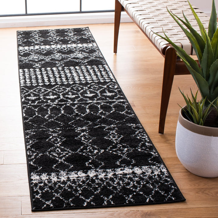 SAFAVIEH Tulum Collection TUL229Z Black / Ivory Rug Image 3