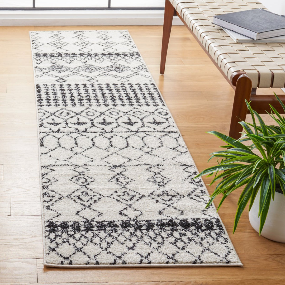 SAFAVIEH Tulum Collection TUL229B Ivory / Black Rug Image 3