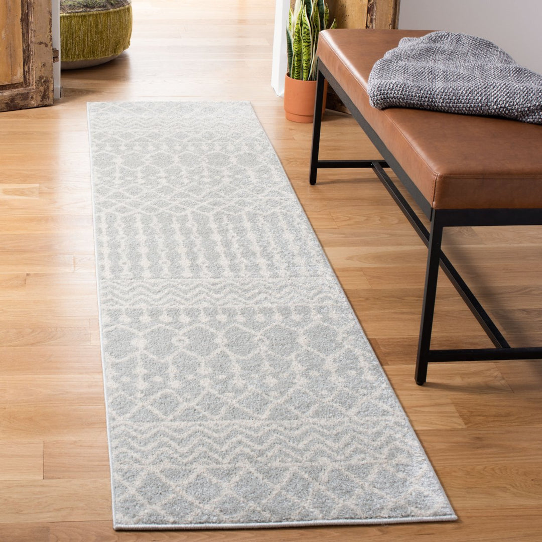 SAFAVIEH Tulum Collection TUL270F Light Grey / Ivory Rug Image 3