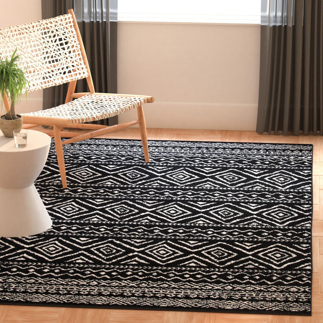 SAFAVIEH Tulum Collection TUL267Z Black / Ivory Rug Image 1