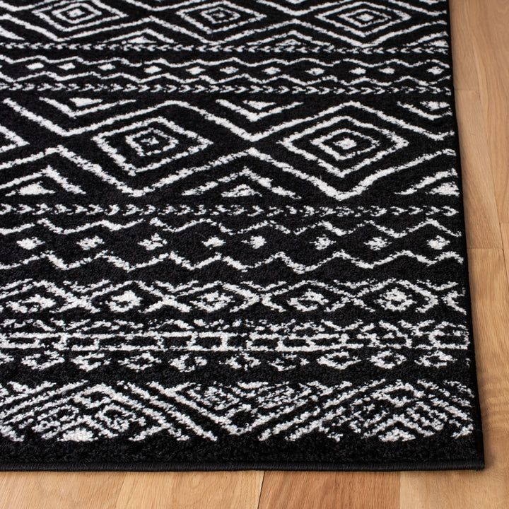 SAFAVIEH Tulum Collection TUL267Z Black / Ivory Rug Image 7