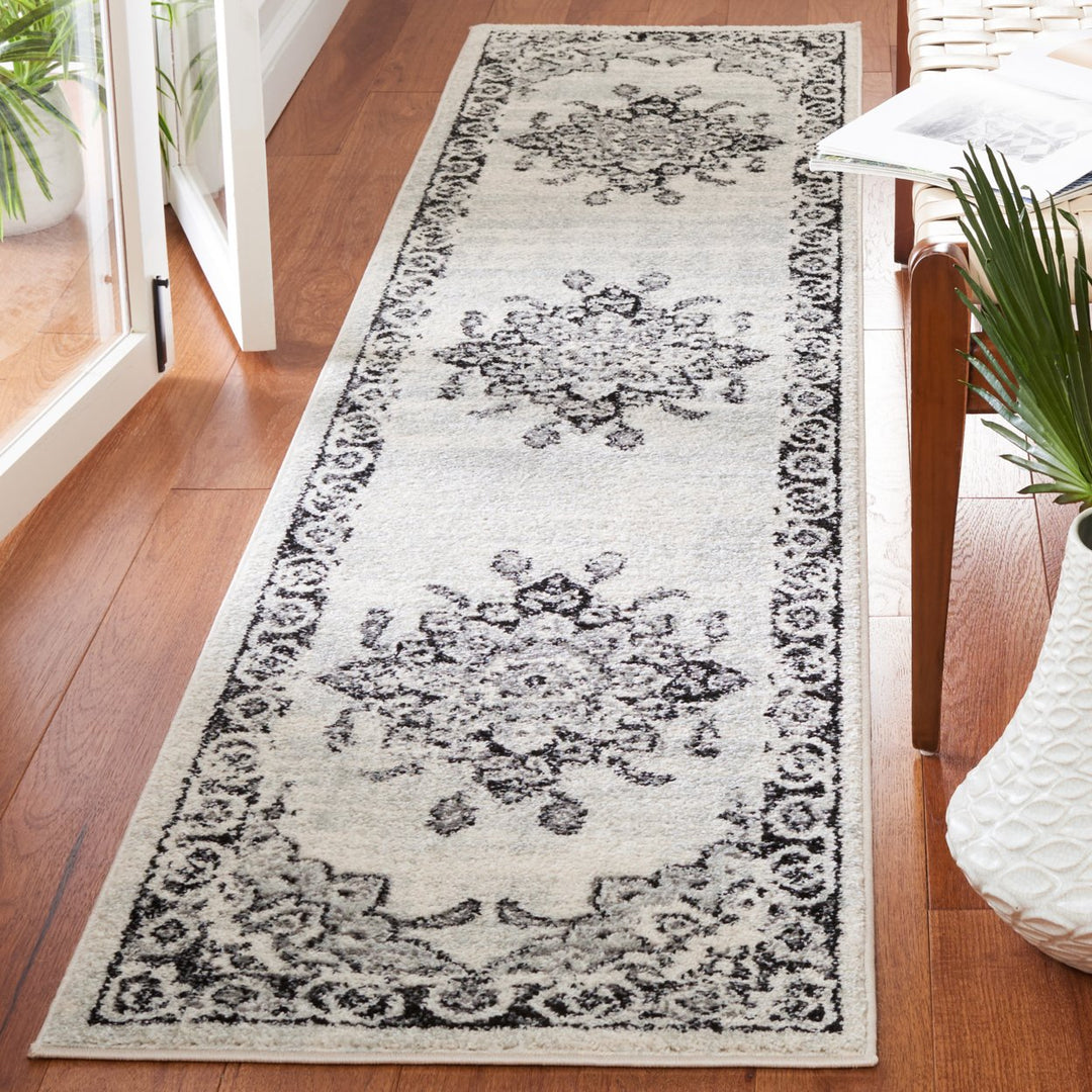 SAFAVIEH Tulum Collection TUL279A Ivory / Black Rug Image 3