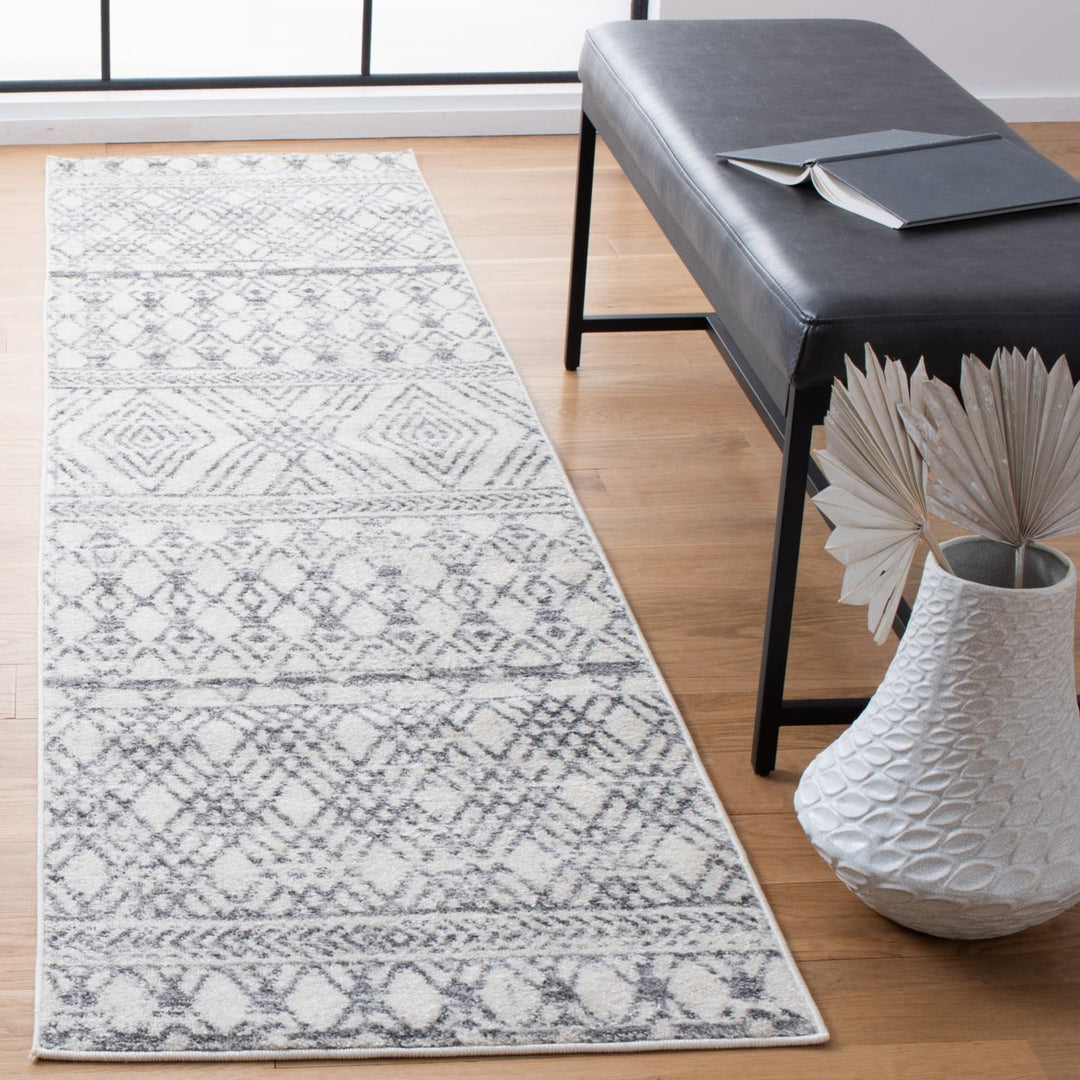 SAFAVIEH Tulum Collection TUL610A Ivory / Grey Rug Image 3