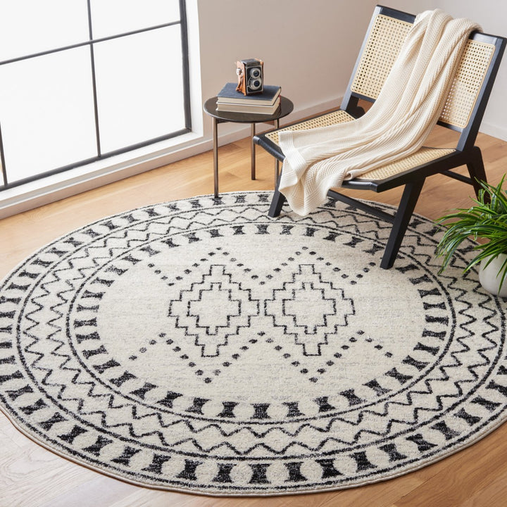 SAFAVIEH Tulum Collection TUL646Z Black / Ivory Rug Image 2