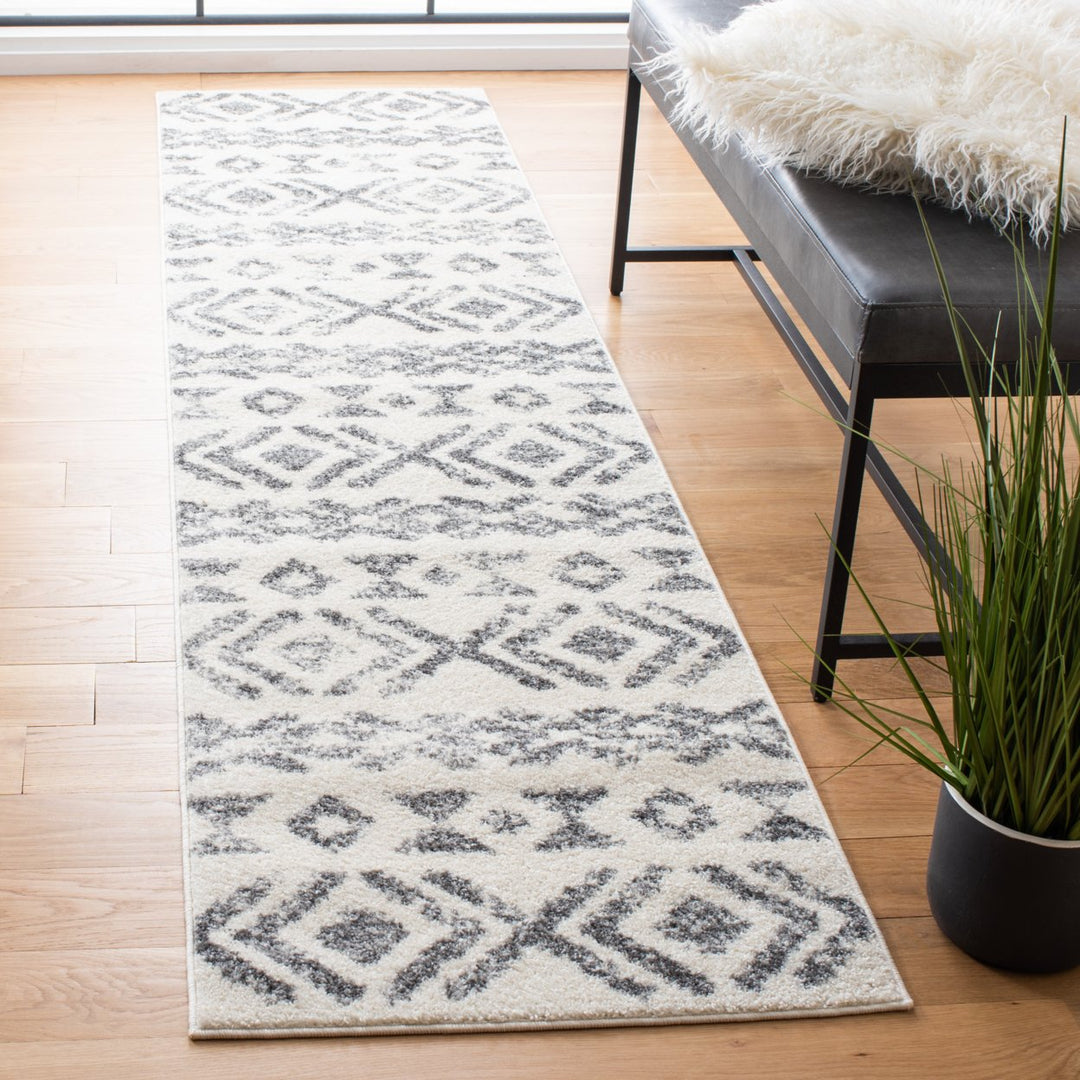 SAFAVIEH Tulum Collection TUL653A Ivory / Grey Rug Image 3