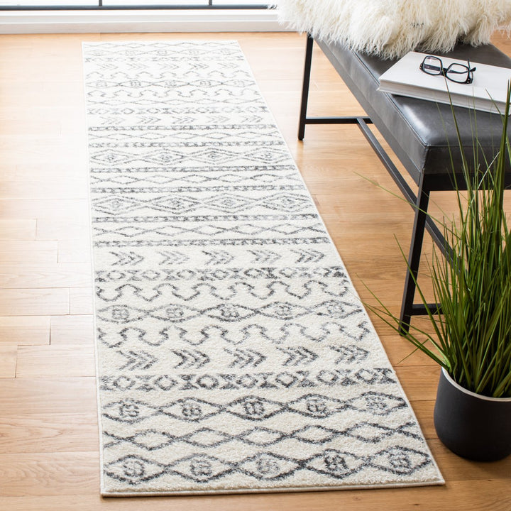 SAFAVIEH Tulum Collection TUL694A Ivory / Grey Rug Image 3