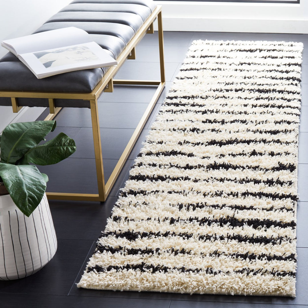 SAFAVIEH Venus Shag VNS603A Ivory / Black Rug Image 3