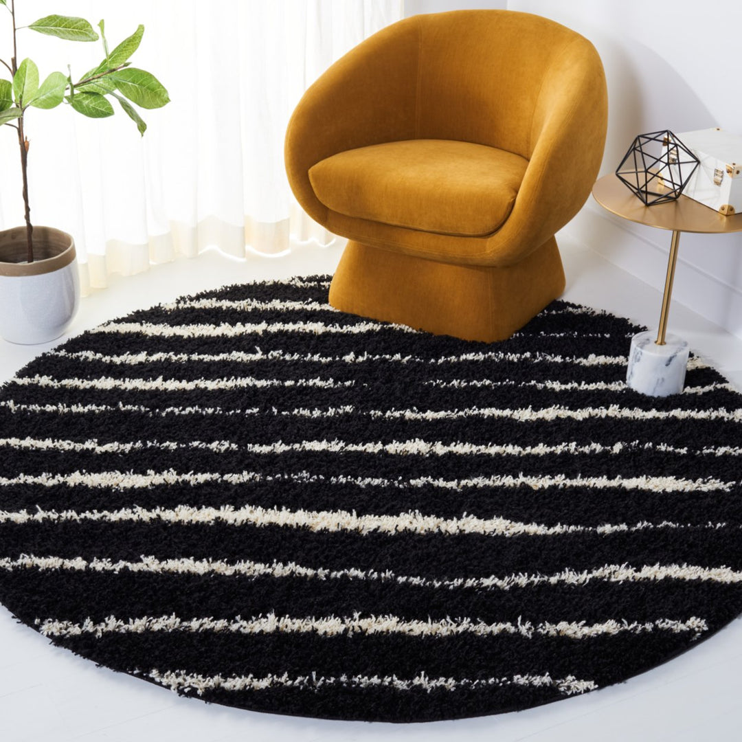 SAFAVIEH Venus Shag VNS603Z Black / Ivory Rug Image 2