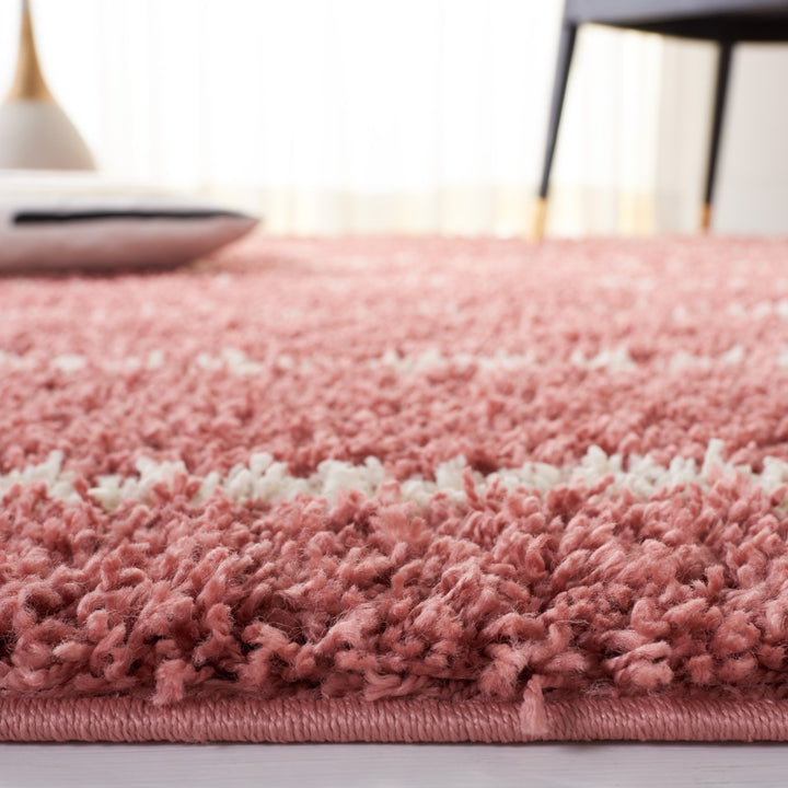 SAFAVIEH Venus Shag Collection VNS604U Pink/Ivory Rug Image 3