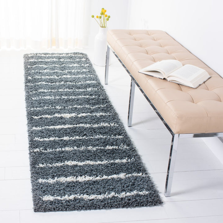 SAFAVIEH Venus Shag VNS604G Dark Grey / Ivory Rug Image 3