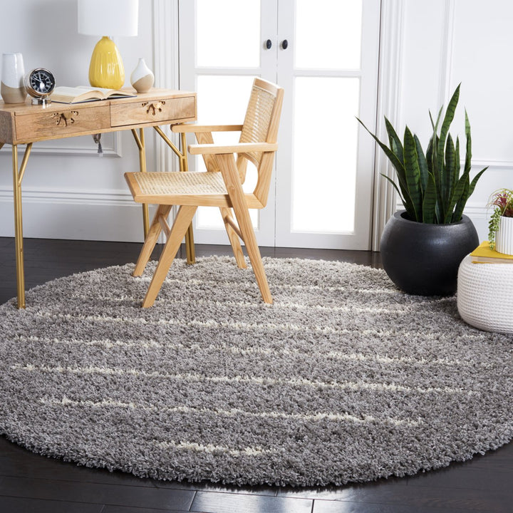 SAFAVIEH Venus Shag Collection VNS604J Grey/Ivory Rug Image 3