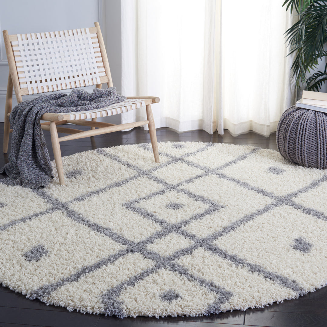 SAFAVIEH Venus Shag Collection VNS683A Ivory/Grey Rug Image 2