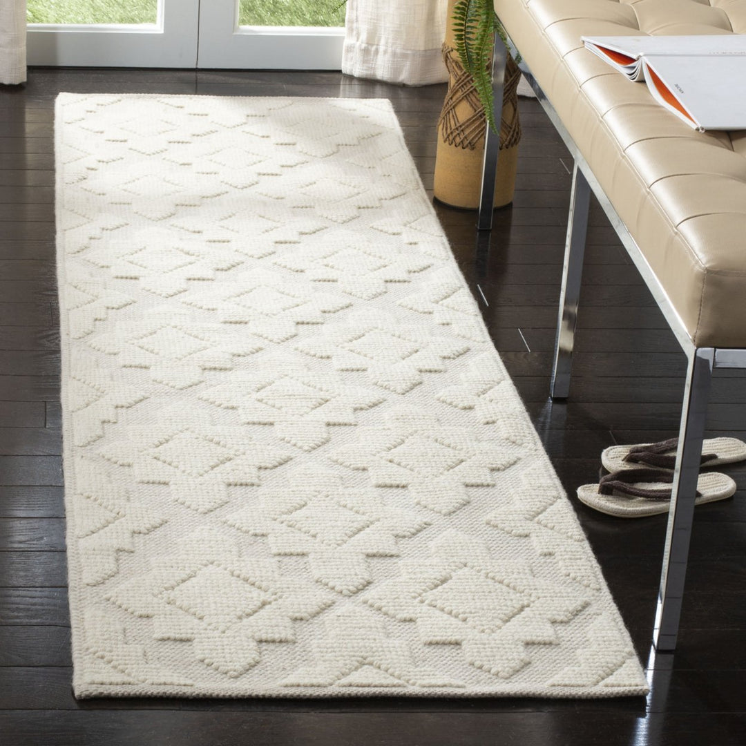 SAFAVIEH Vermont Collection VRM103A Handwoven Ivory Rug Image 2