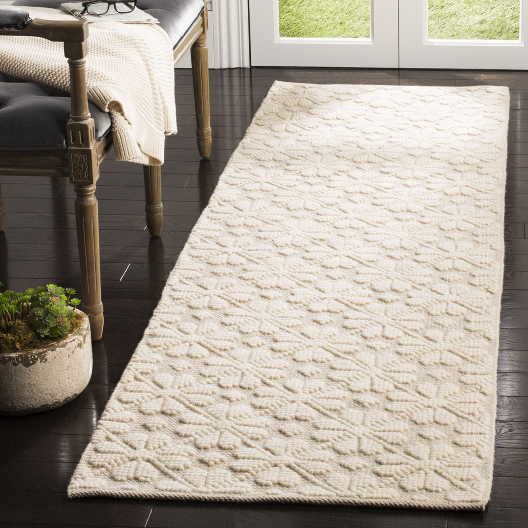 SAFAVIEH Vermont Collection VRM106A Handwoven Ivory Rug Image 3