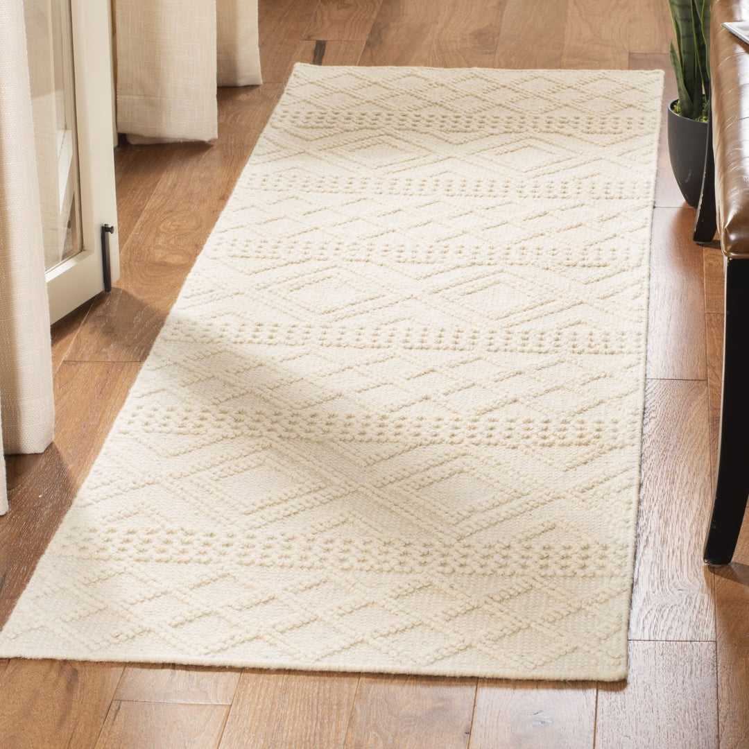 SAFAVIEH Vermont Collection VRM211A Handwoven Ivory Rug Image 9