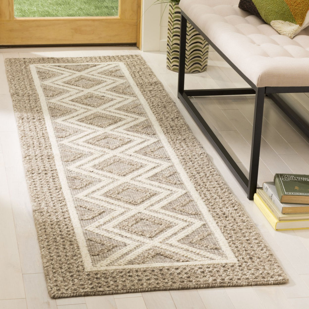 SAFAVIEH Vermont VRM212B Handwoven Beige / Ivory Rug Image 3