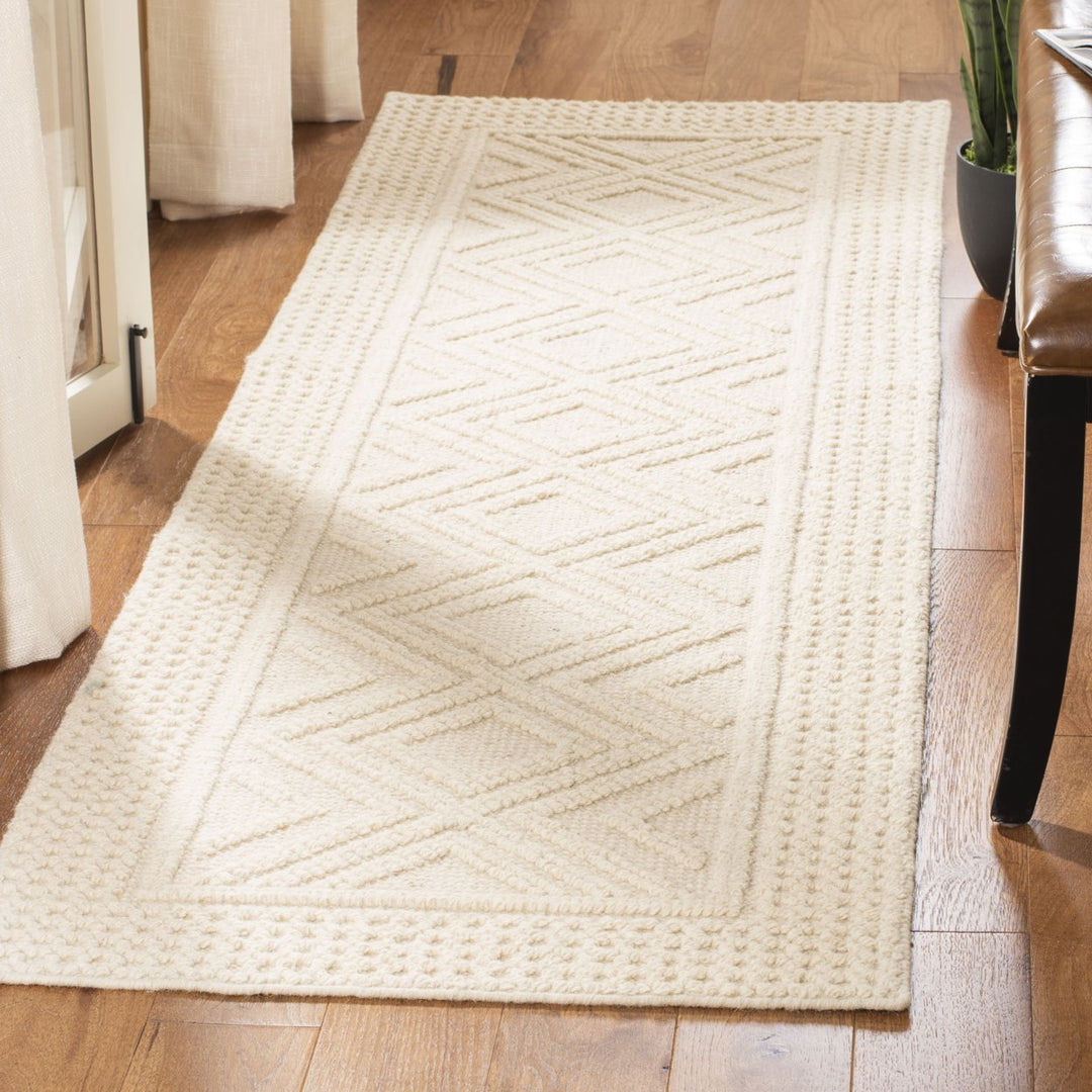 SAFAVIEH Vermont Collection VRM212A Handwoven Ivory Rug Image 3