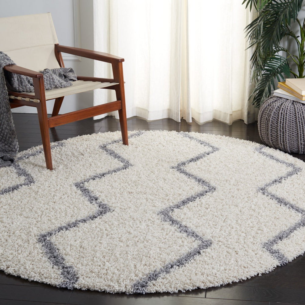 SAFAVIEH Venus Shag Collection VNS680A Ivory/Grey Rug Image 2