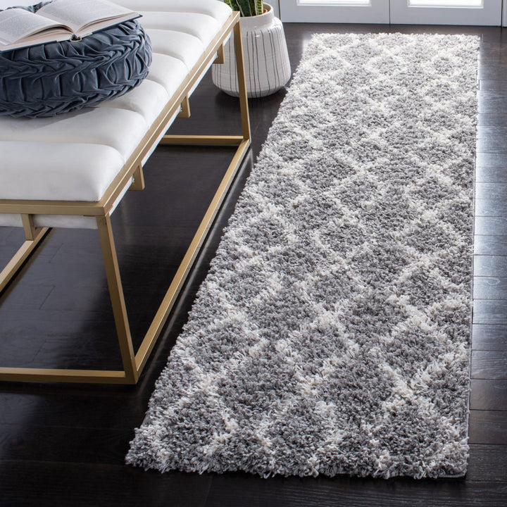 SAFAVIEH Venus Shag Collection VNS682J Grey/Ivory Rug Image 3