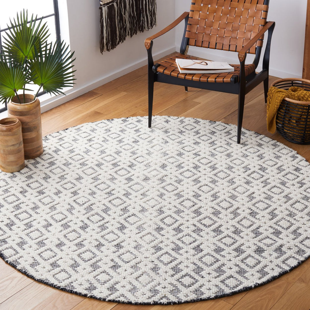 SAFAVIEH Vermont VRM102Z Handwoven Ivory / Black Rug Image 2