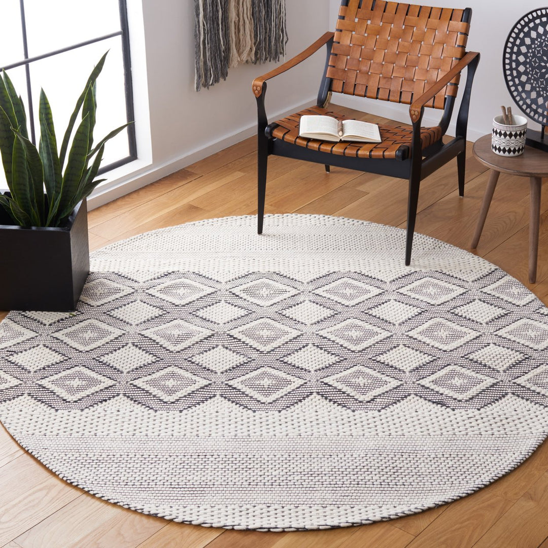 SAFAVIEH Vermont VRM153Z Handwoven Ivory / Black Rug Image 2