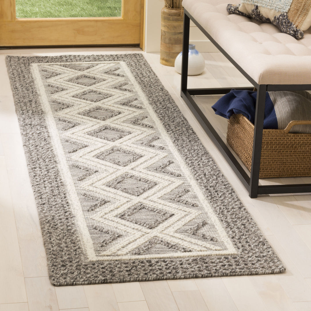 SAFAVIEH Vermont VRM212C Handwoven Grey / Ivory Rug Image 3