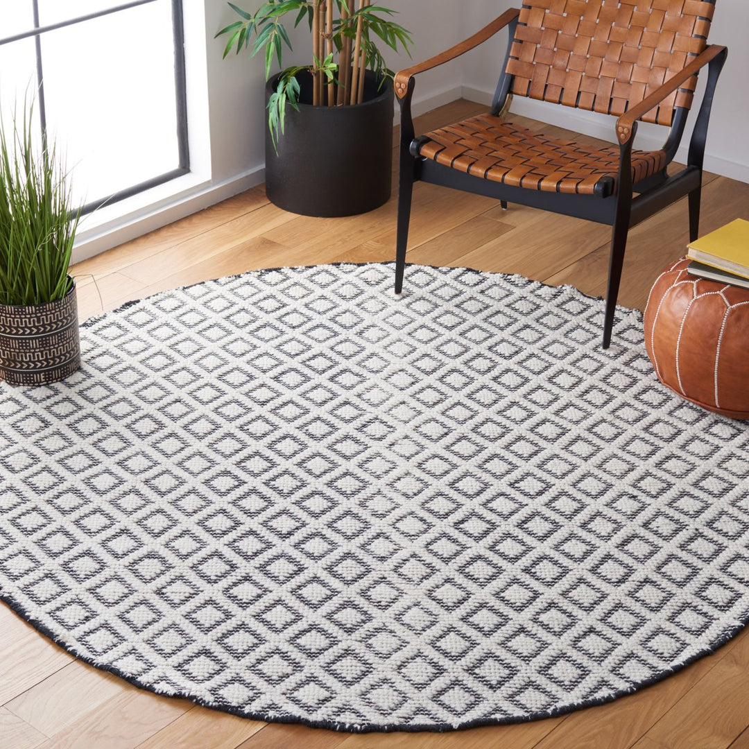 SAFAVIEH Vermont VRM304Z Handwoven Ivory / Black Rug Image 8